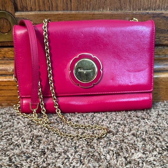 Salvatore Ferragamo Pink Crossbody Bag with Gold Chain - Picture 1 of 16